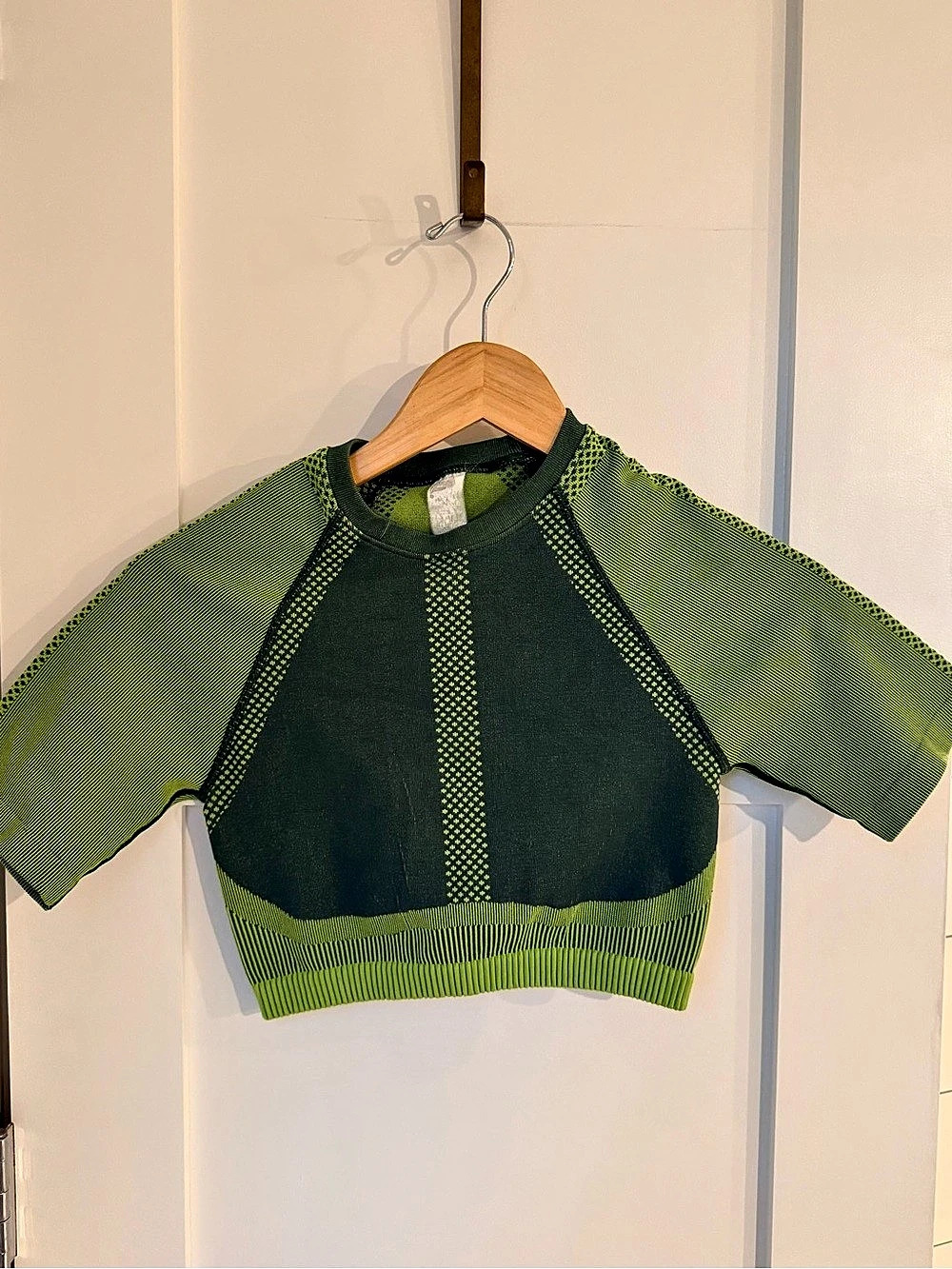 Fabletics Green Seamless Knit Cropped Short Sleeve Top Size S